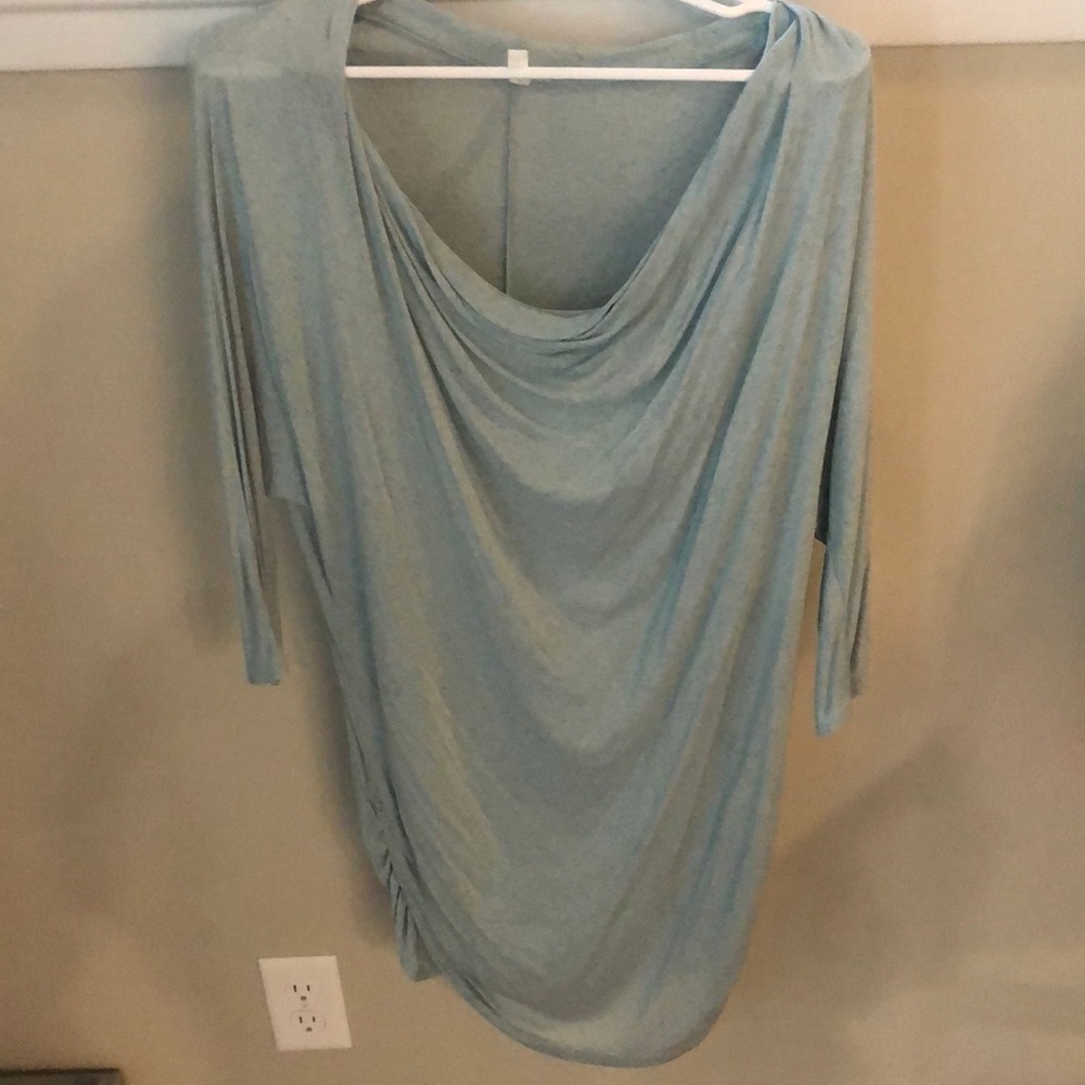 3 quarter length top